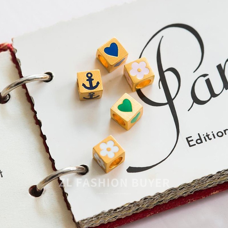 JaneKoenig迷你方块雕刻吊坠