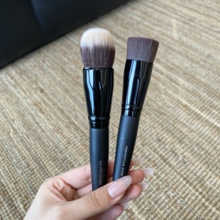 bareMinerals贝茗圆头粉底刷凹心化妆刷不吃粉底顺滑便携W86