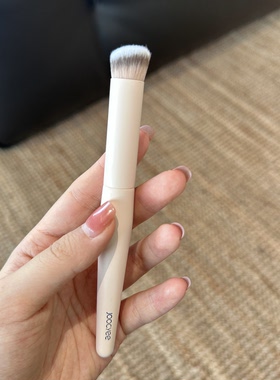 奶呼呼～ 酵色圆头遮瑕刷黑眼圈斑点痘印法令纹面中提亮刷