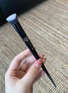 张凯毅推荐！KVD40双坡遮瑕刷黑眼圈法令纹泪沟遮瑕晕染刷