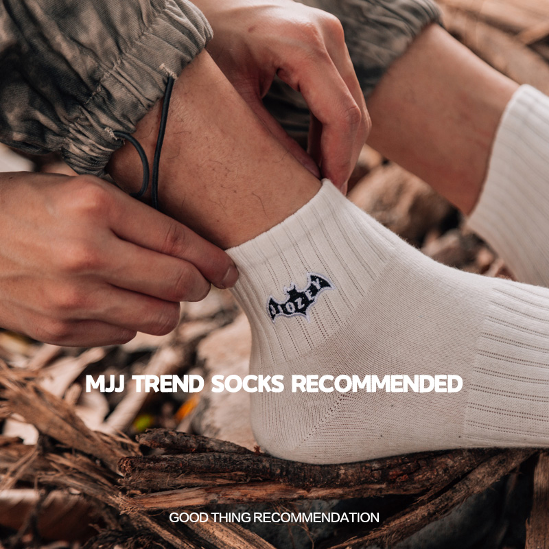 秋冬季潮牌袜子男短袜纯棉白色刺绣蝙蝠中筒袜女ins潮运动袜