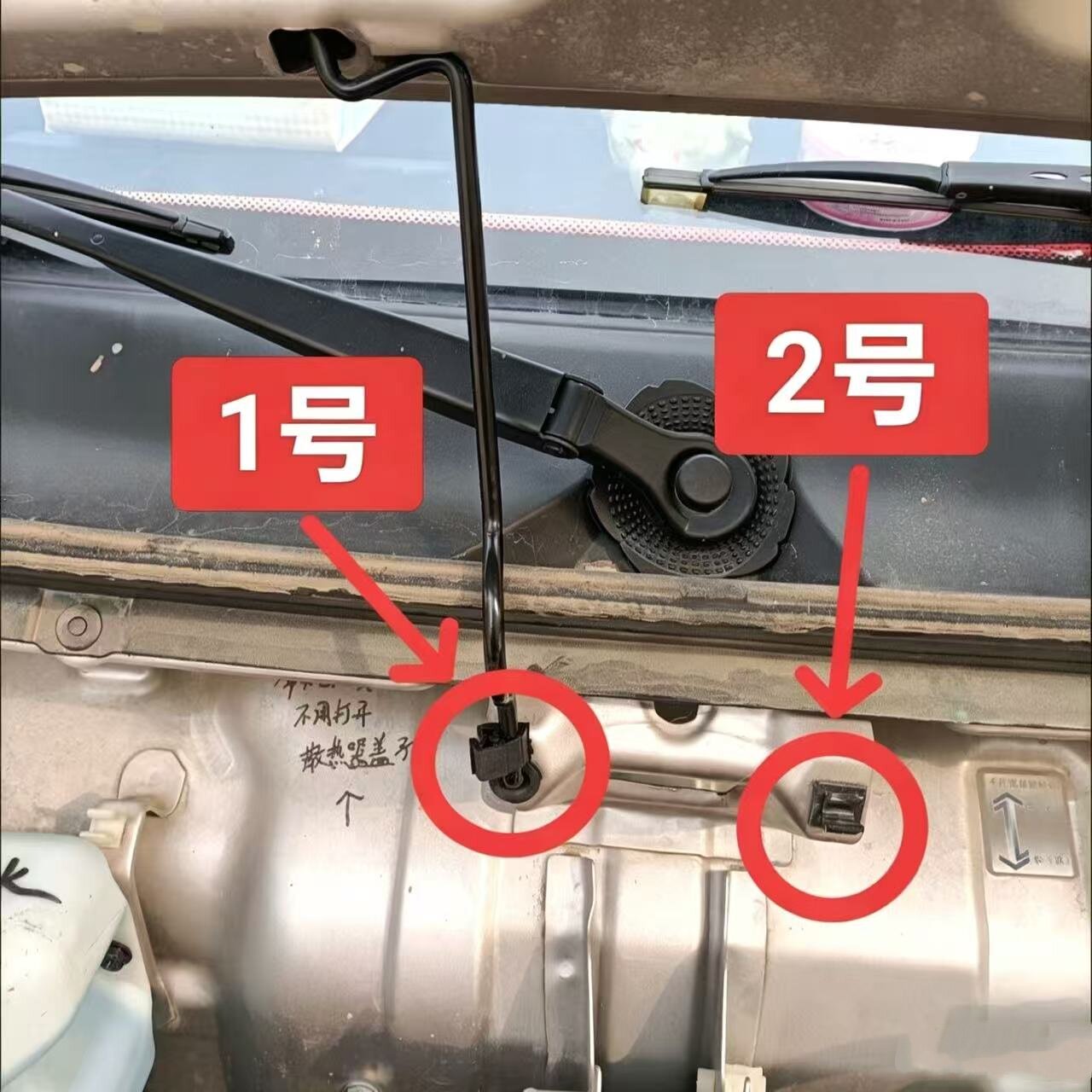 适用于金杯小海狮新海狮X30X30L前机盖撑杆卡子引擎盖支撑杆卡扣图片