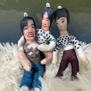 现货宋亚轩抽象乳鼠干有铁丝骨架挂件可凹任意造型小人偶公仔摆件