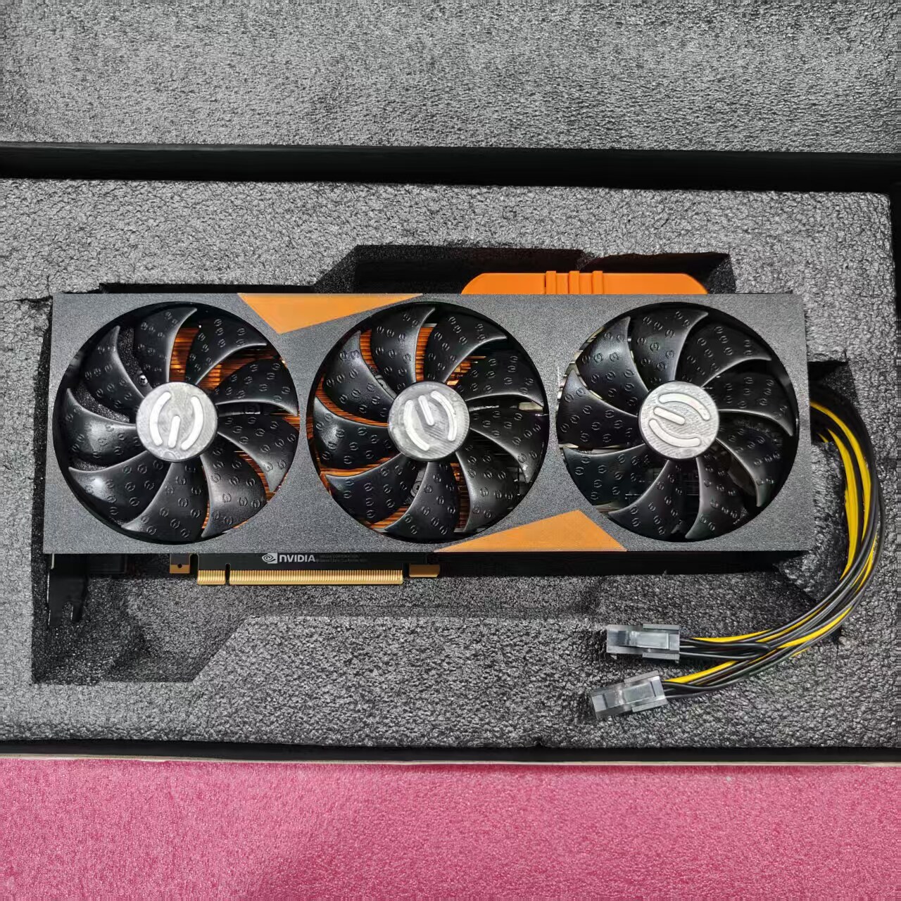 การ์ดกราฟิก Nvidia Tesla V100 32GB ของแท้ แบบ Pcie ปรับแต่งเป็นพัดลมสามตัวและโหมดเทอร์โบ เวอร์ชันสมบูรณ์แบบ ไม่ใช่ Sxm2