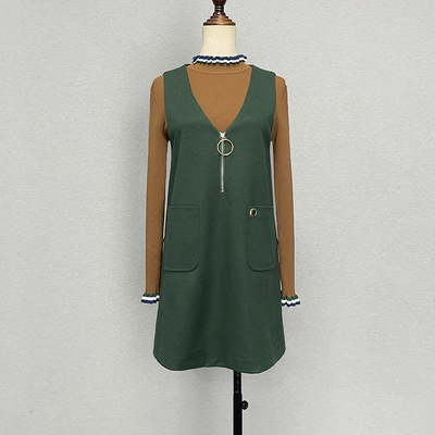 焦糖色马甲V领呢料连衣裙2023春秋款纯欲风百搭中长墨绿色背心裙