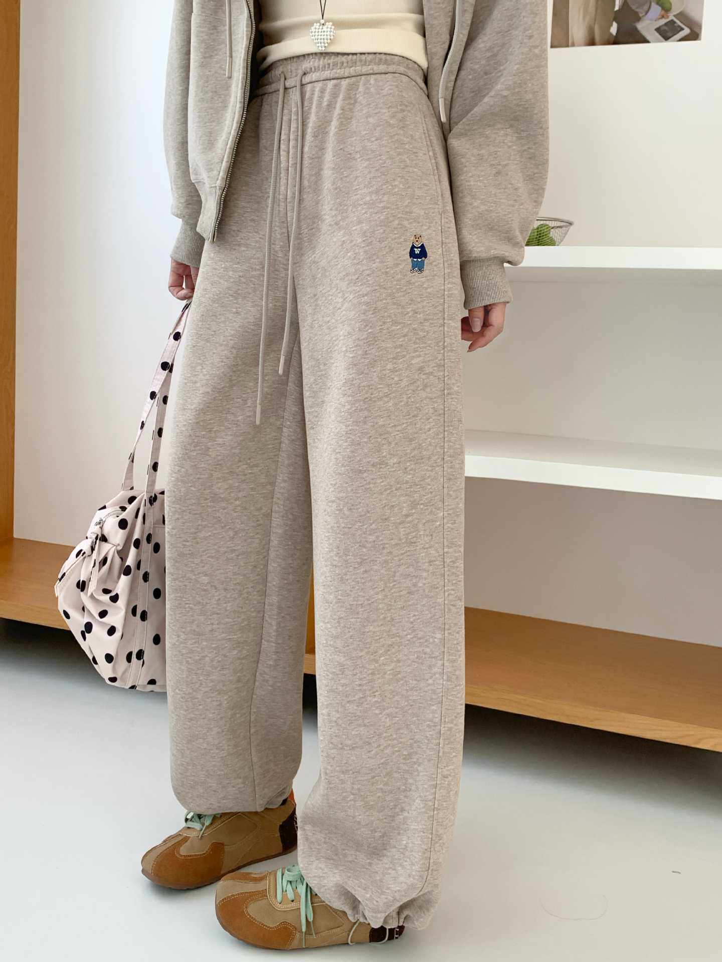 2026春秋季运动长裤女显瘦遮肉长款高腰直筒裤小众卡通阔腿裤潮,女装/女士精品,卫裤,淘宝优惠券,粉丝福利购,淘宝优惠卷