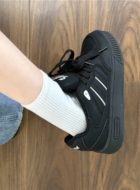 易少年 黑色面包鞋女ins潮2025冬季新款板鞋小众百搭休闲小白鞋子