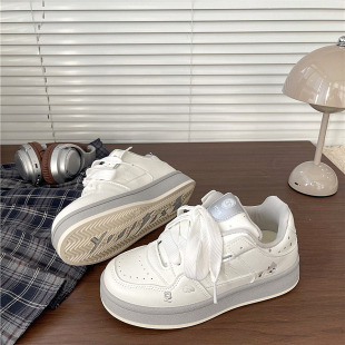 ins潮百搭厚底学生休闲面包板鞋 易少年 白银色小白鞋 新款 2026春季