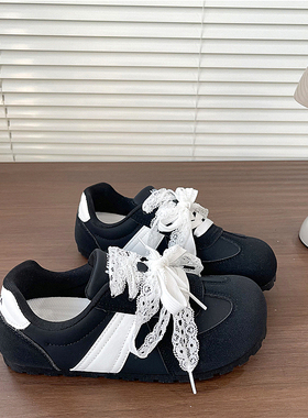 易少年 黑色蕾丝鞋带配裙德训鞋2026春季新款小白鞋百搭平底板鞋