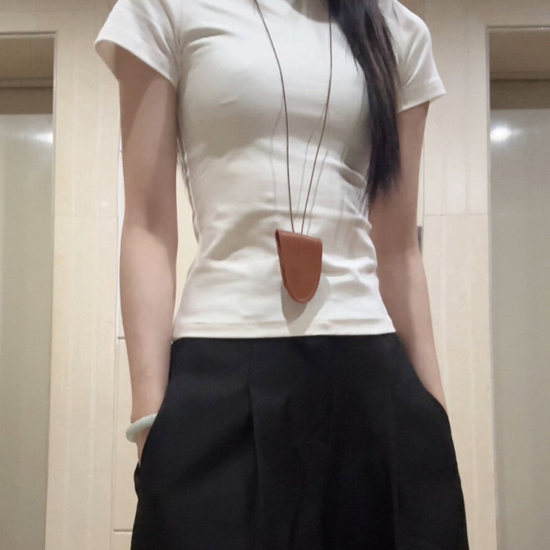 收腰简约凸显身材打底衫