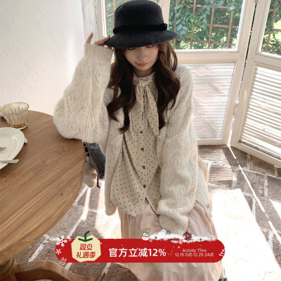 TheDouerr 月光少女设计感法式镂空燕麦米包扣针织开衫毛衣