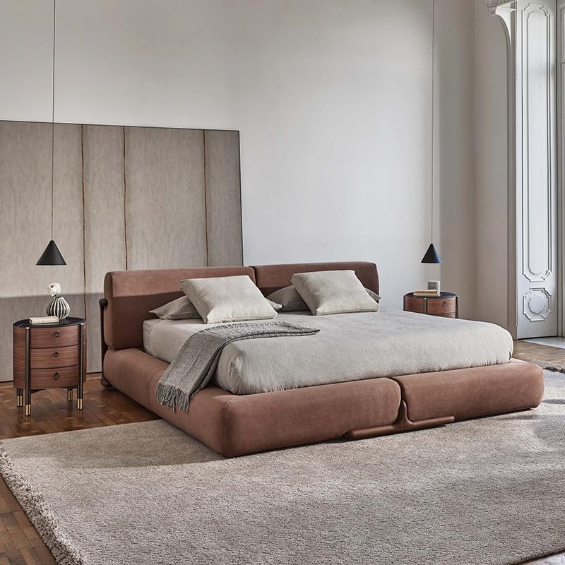 意式极简主卧落地方块软包布艺床