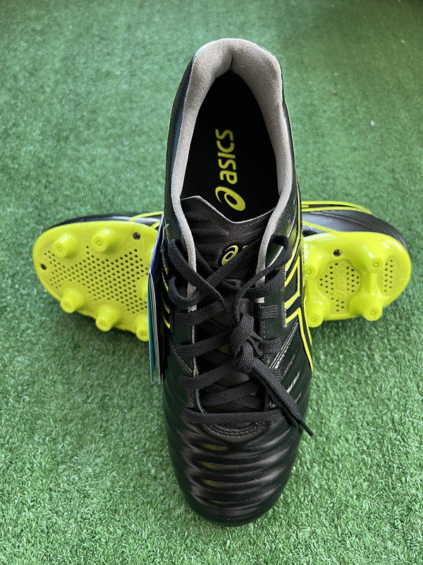 亚瑟士袋鼠皮低帮男子足球鞋