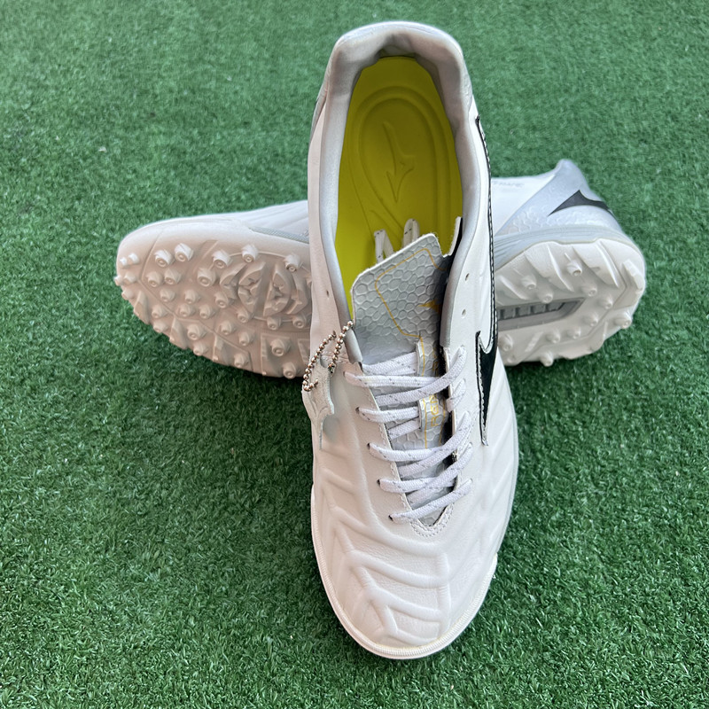MIZUNO美津浓RebulaV2足球鞋