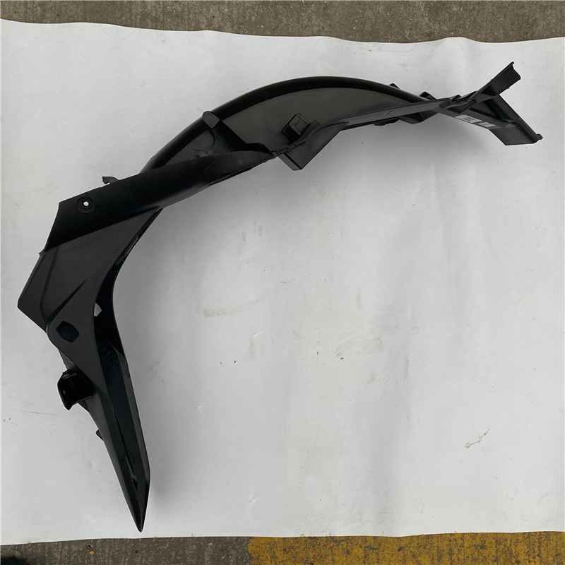适用铃木摩托车畅迪110后泥板FW110后泥瓦后瓦后轮尾灯支架挡泥板