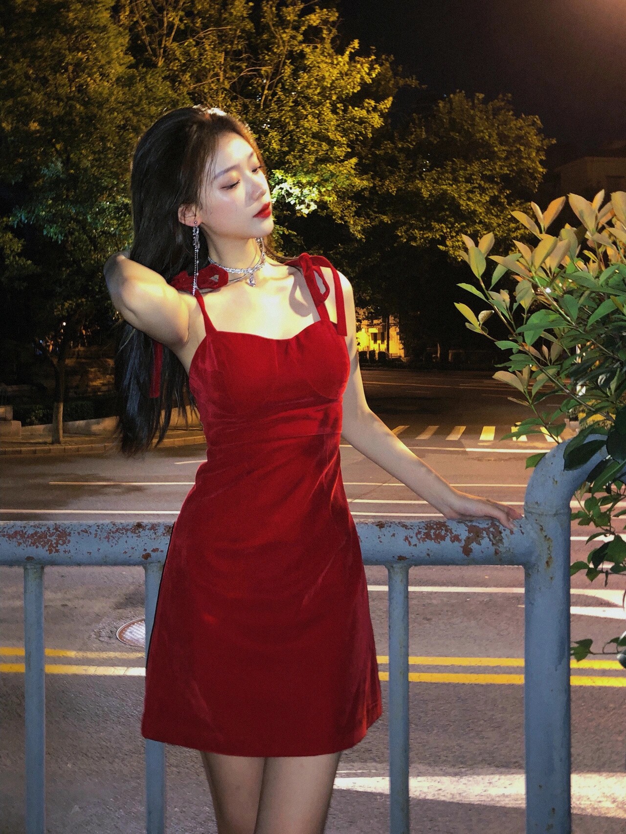 레드 셔츠 생일 드레스 가벼운 럭셔리 틈새 하이엔드 파티 평상시에도 입을 수 있는 우아한 벨벳 서스펜더 드레스