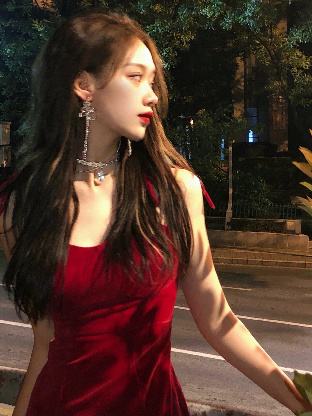 레드 셔츠 생일 드레스 가벼운 럭셔리 틈새 하이엔드 파티 평상시에도 입을 수 있는 우아한 벨벳 서스펜더 드레스