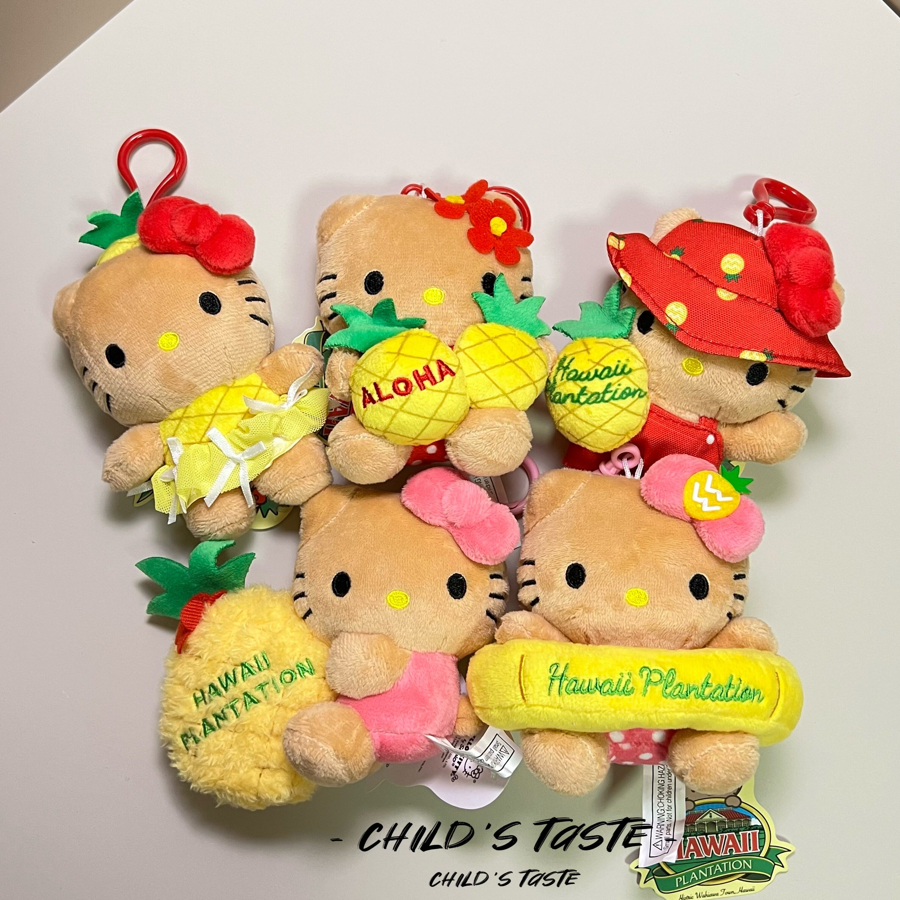 夏威夷菠萝园新品hello kitty 游泳圈抱菠萝红色工装侧坐挂件公仔