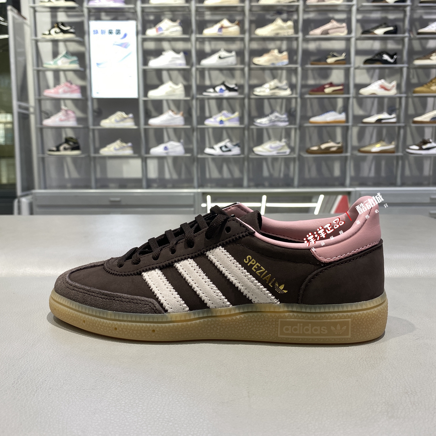 阿迪达斯25冬季男女运动休闲板鞋