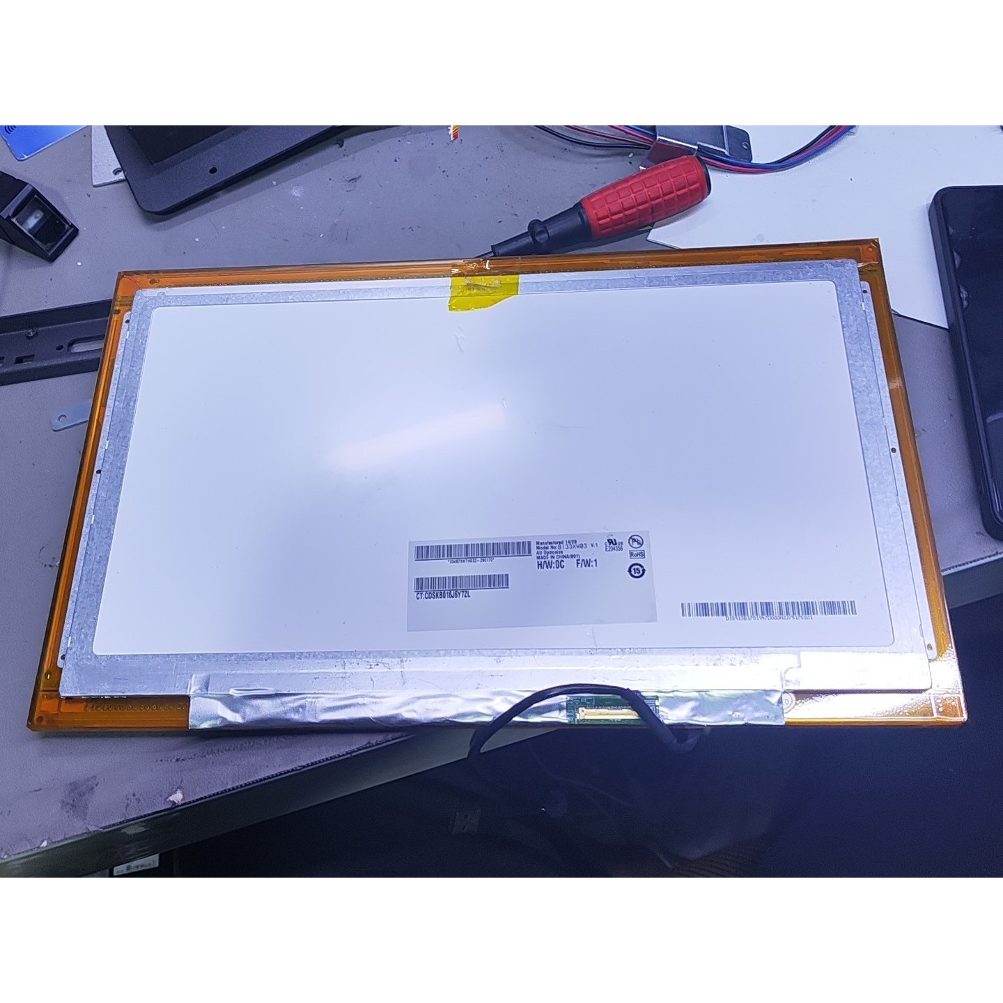 13.3寸超薄液晶屏,左右3个孔固定,B133XW03  v议价产品