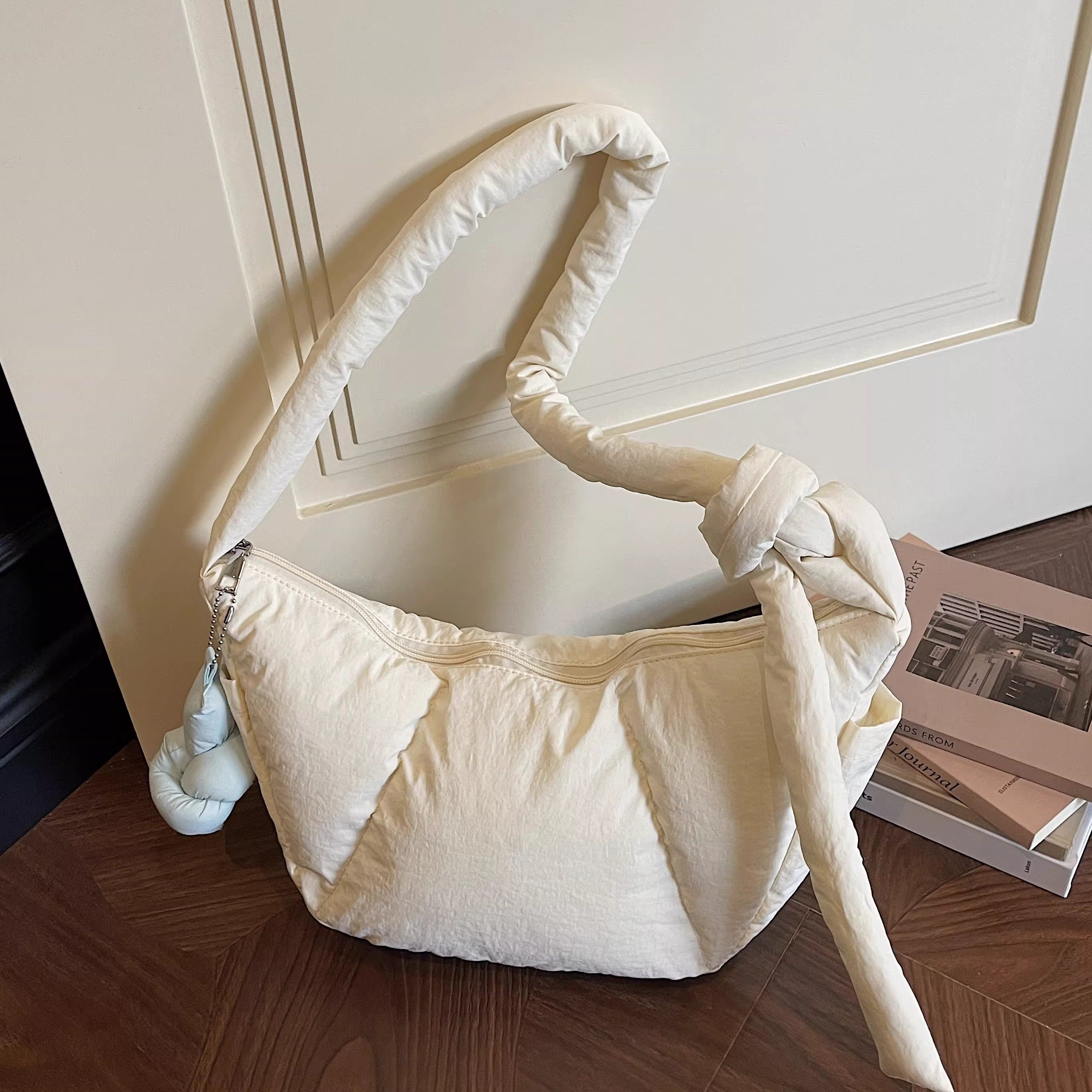 大容量轻便加棉饺子包包女秋冬新款小众棉服包百搭通勤单肩斜挎包,箱包皮具/热销女包/男包,时尚帆布包,淘宝优惠券,粉丝福利购,淘宝优惠卷