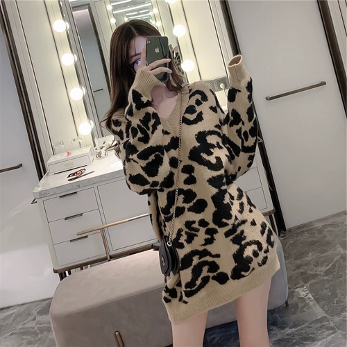 Свитер, длинное трикотажное платье, оверсайз, 2025 года, популярно в интернете, V-образный вырез, свободный крой, средней длины