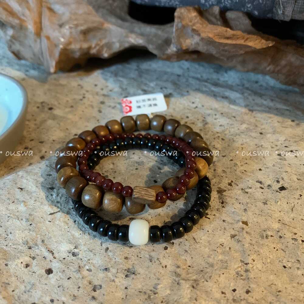 原创玛瑙绿檀手串ouswa