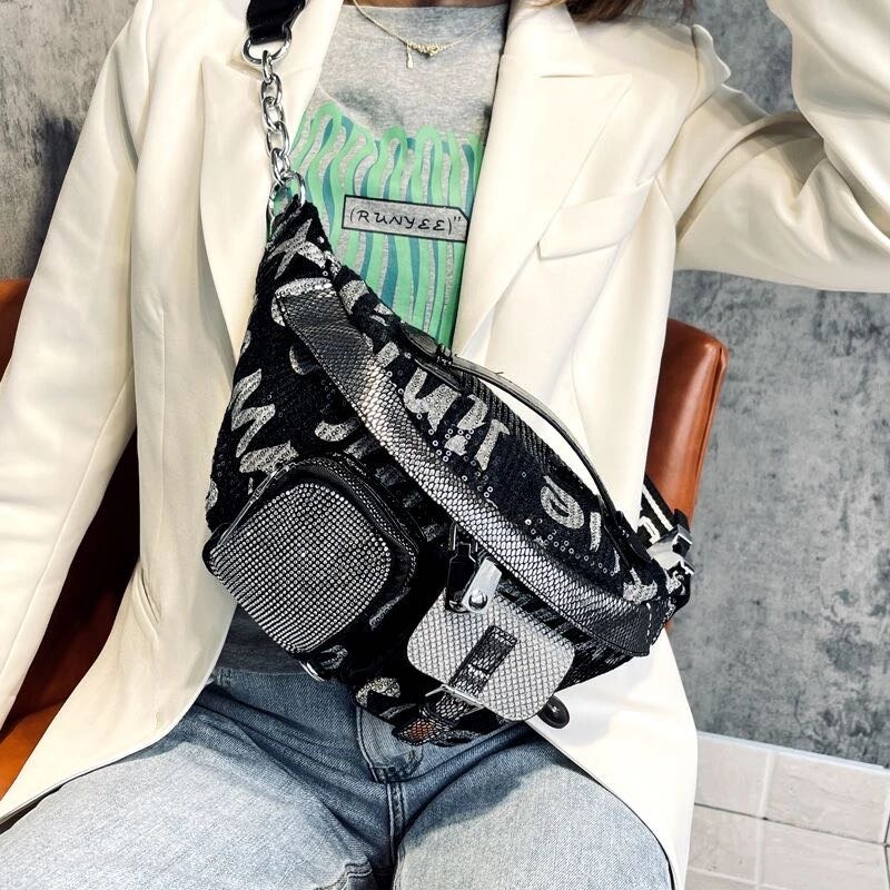 新款时尚高级感轻便字母水钻胸包女包2025个性百搭洋气单肩斜挎包