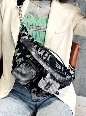 新款时尚高级感轻便字母水钻胸包女包2026个性百搭洋气单肩斜挎包