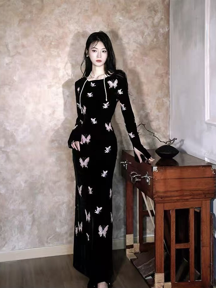 芷汀「庄周梦蝶」重工钉珠刺绣荡领连衣裙黑色度假长裙印花裙
