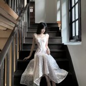 芷汀「玻璃糖纸」法式 千金风重工蕾丝吊带鱼骨连衣裙轻礼服裙