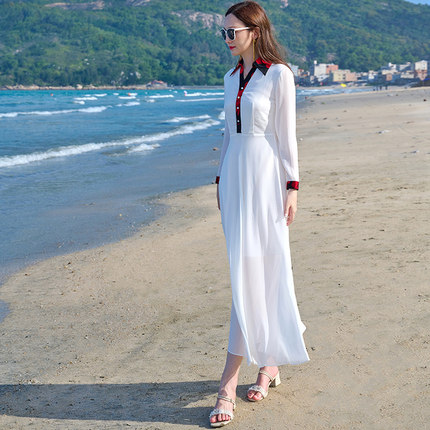 白色沙滩裙女2024夏新款气质收腰度假连衣裙中长款飘逸超仙衬衫裙