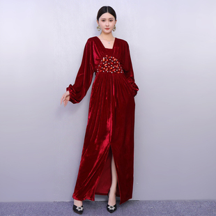 2025秋冬新款女丝绒连衣裙宽松V领重工钉钻开叉长裙时尚优雅气质