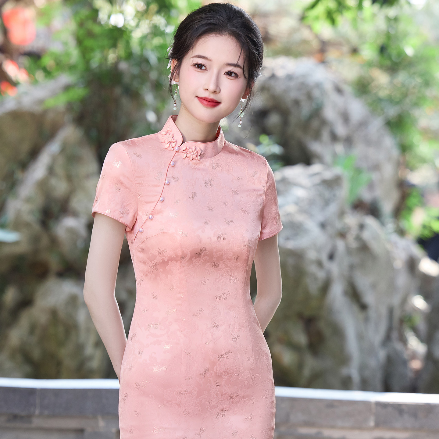 粉色订婚旗袍女年轻贵气轻奢中式