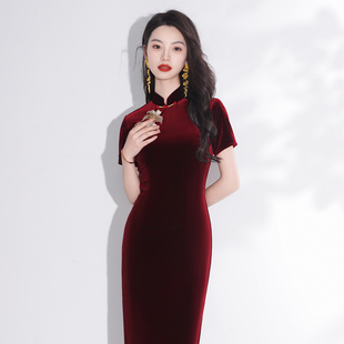 红色刺绣丝绒旗袍2025新款秋季高贵气质妈妈婚宴晚宴礼服平时可穿