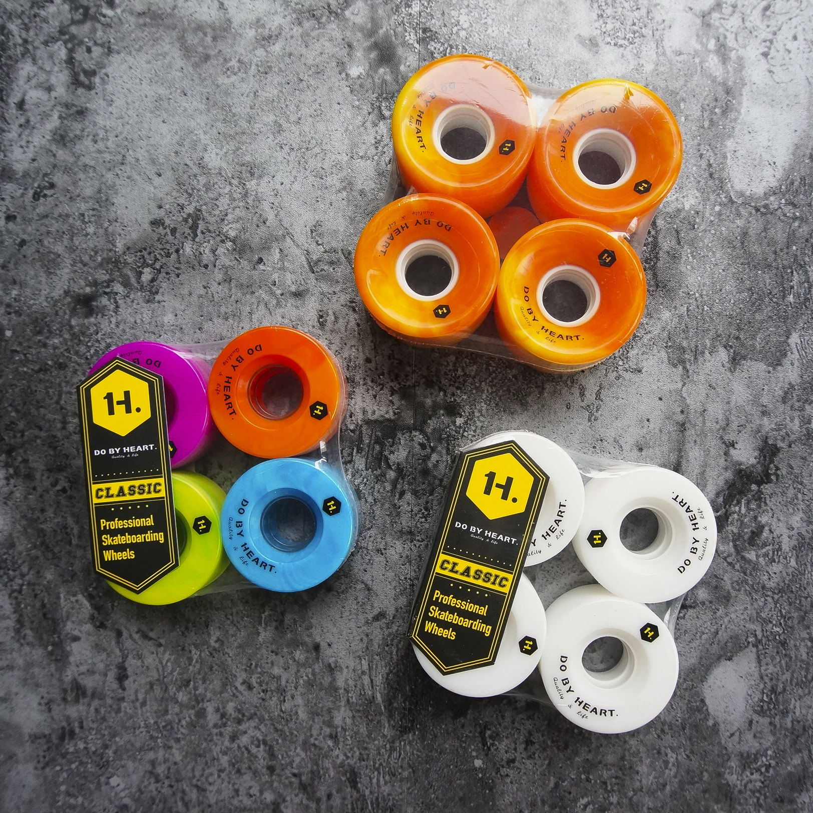 DBH全能轮刷街公路软轮子白色彩色磨砂双翘四轮动作板旅行滑板店