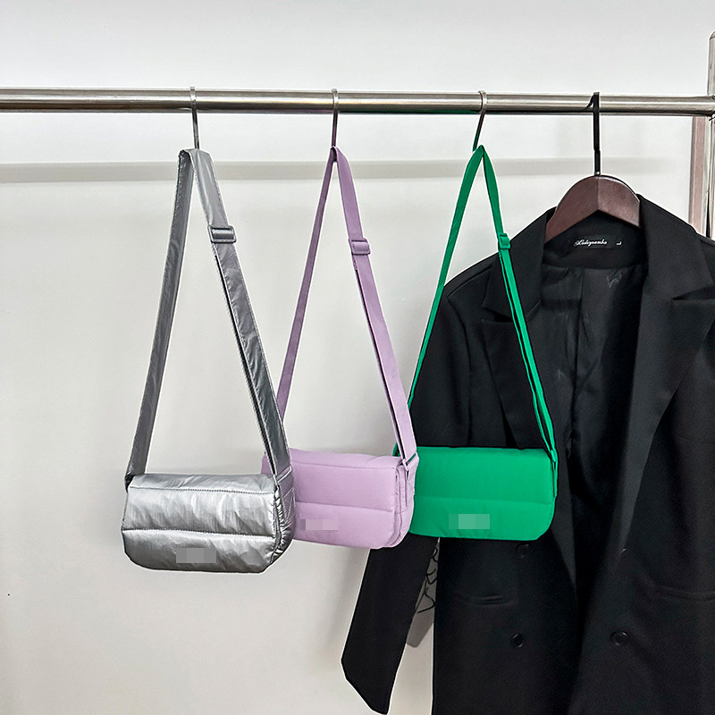 新加坡小众云朵软包设计款百搭轻便通勤单肩斜挎包小马卡龙包