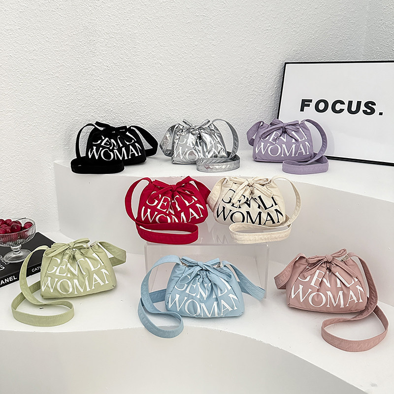 2025新款包包女泰国小众百搭饺子包夏季时尚单肩斜挎包大容量软包