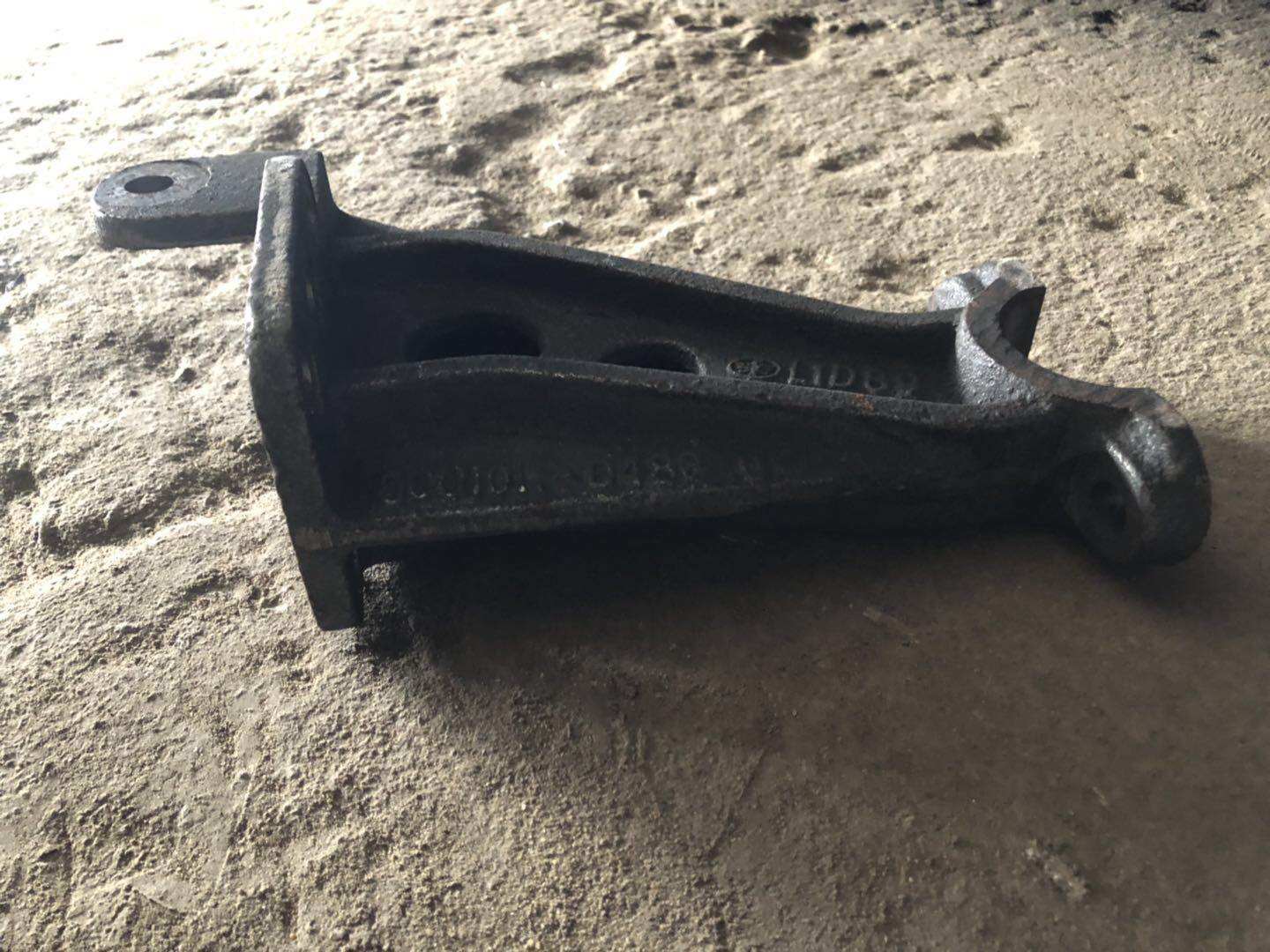 悍v天v龙v虎v新悍威jh6赛龙新大威等青岛解放全系驾驶室铰接支架