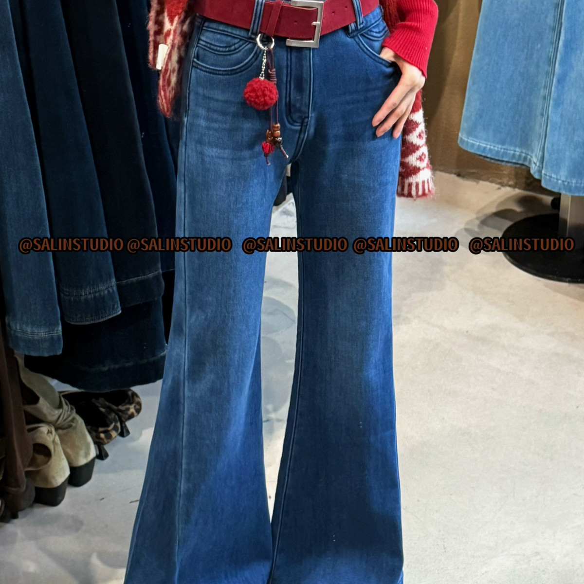 SALIN莎琳复古水洗微喇加绒时尚牛仔裤配挂件腰带7750-3复合