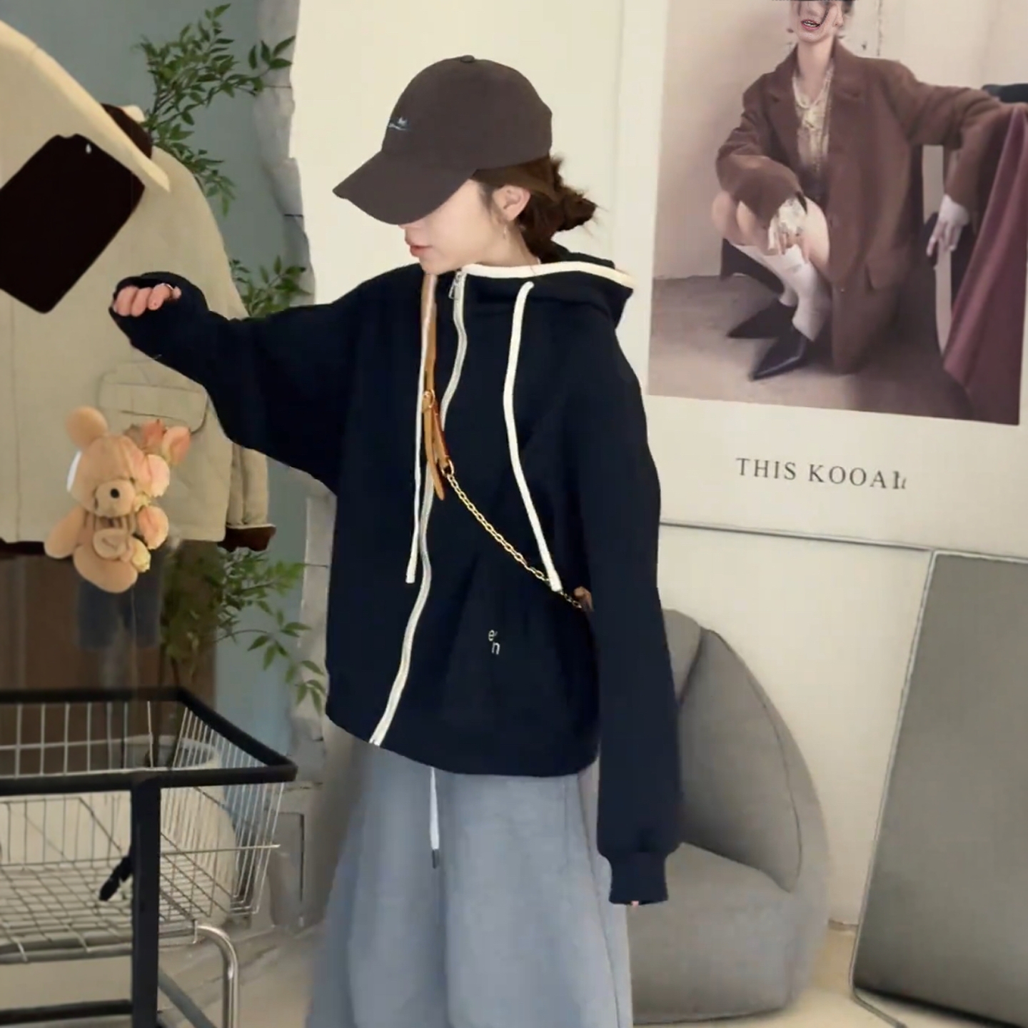 连帽设计感撞色卫衣短外套