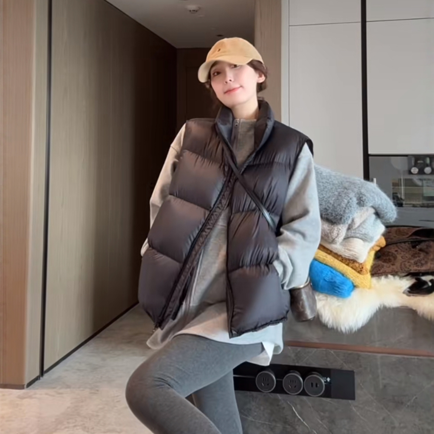 高级感时尚立领白鸭绒羽绒马甲