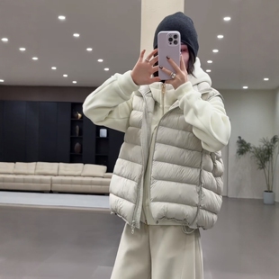 高级感时尚立领白鸭绒羽绒马甲女装2025秋冬韩系无袖坎肩马夹外套