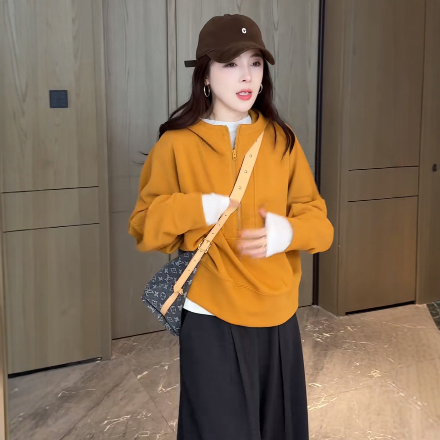 爆款时尚连帽半拉链卫衣短外套