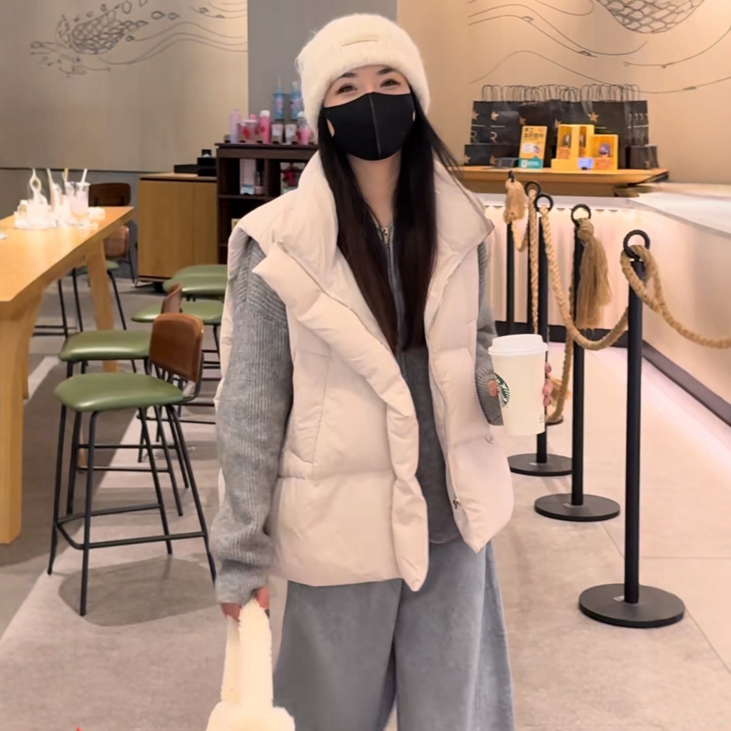 今年流行爆款立领白鸭绒羽绒马甲女2025秋冬韩系无袖坎肩马夹外套,女装/女士精品,马夹,淘宝优惠券,粉丝福利购,淘宝优惠卷