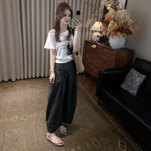 爆款时尚松弛感露肩T恤+九分屁帘裤两件套女2026夏季减龄显瘦套装