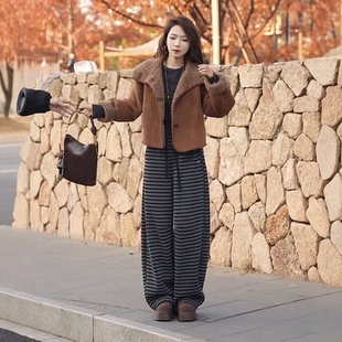 2025冬季韩系流行加绒加厚条纹阔腿裤女装爆款宽松显瘦休闲长裤
