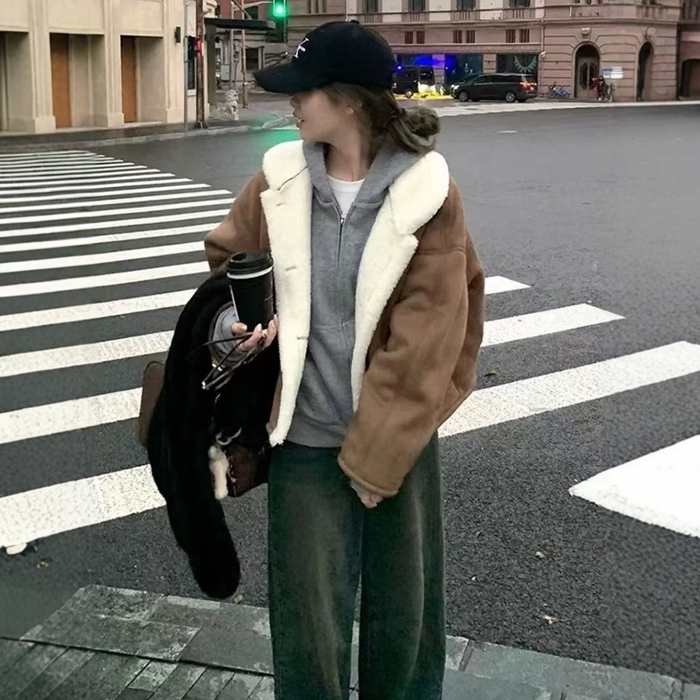 今年流行超好看羊羔毛短外套