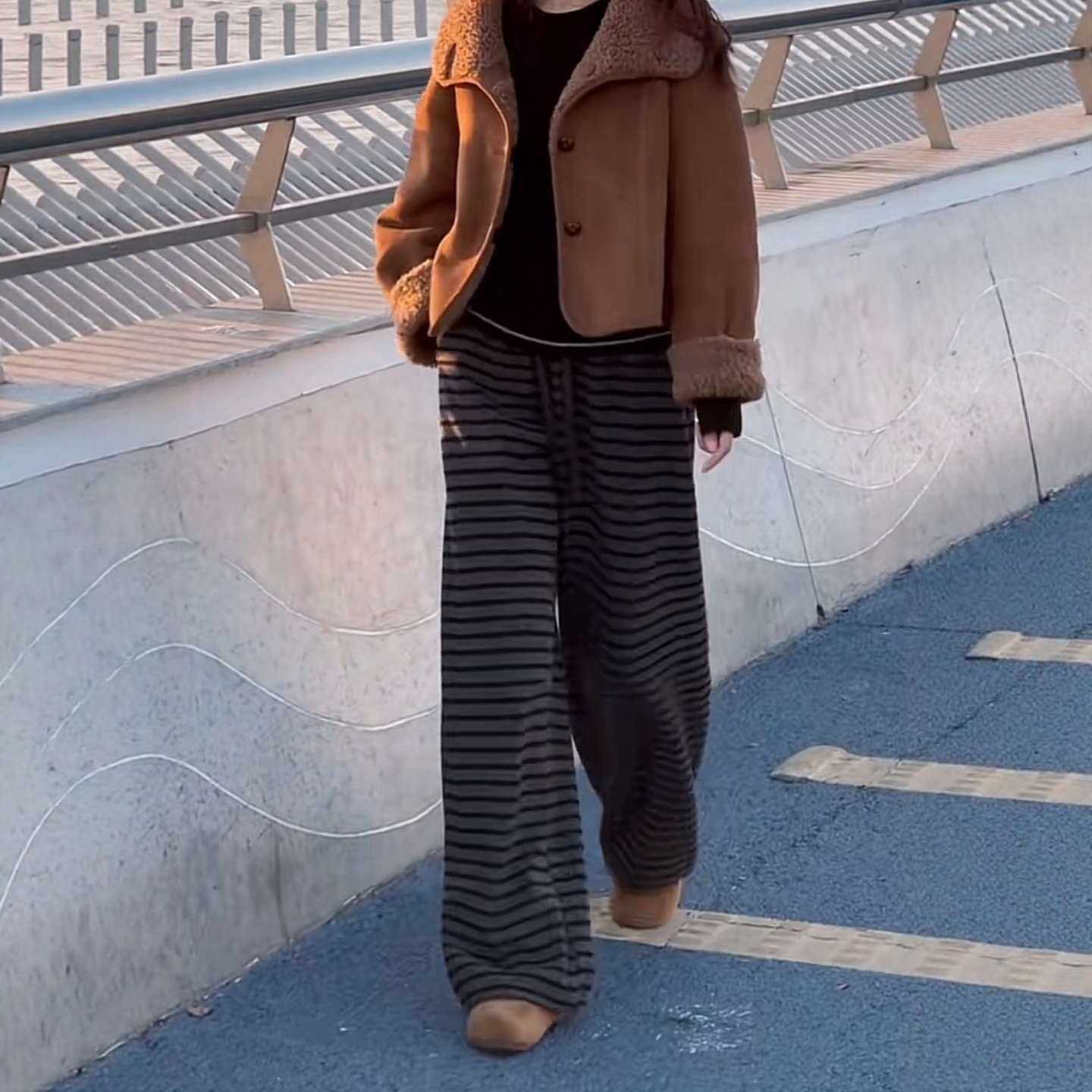 时尚高级感加绒加厚条纹阔腿裤