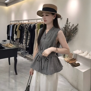 韩系设计感V领无袖格子衬衫女装2026夏季时尚超好看收腰显瘦小衫